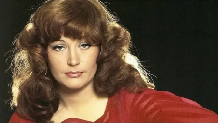 В фильме Собчак о Пугачевой Как общалась Пугачева с криминалом и Мавроди смотреть онлайн