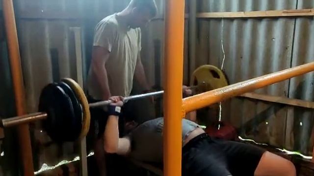 Натуральный жим лежа 125кг. смотреть онлайн