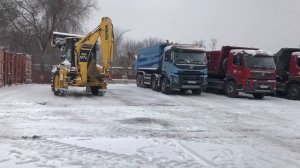 Komatsu WB97S 5EO уборка снега