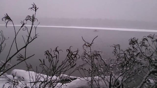 Зимнее Плавание Сквозь Жидкий ЛЁД смотреть онлайн