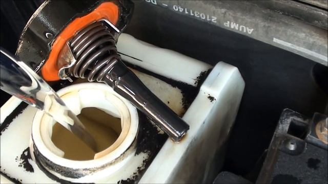 Changing Power Steering Fluid (System Flush) смотреть онлайн