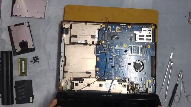 SAMSUNG Sens R509. 내부청소하기.서멀구리스 cpu에 바르기 смотреть онлайн