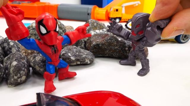 Игры с машинками - Человек Паук и слайм с Кибертрона! - Видео игры в Автомастерской смотреть онлайн
