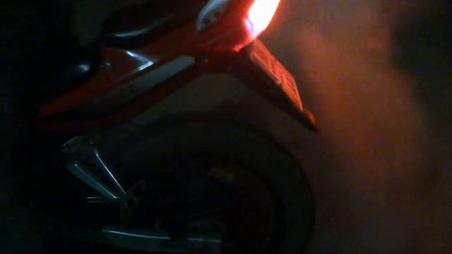 YAMAHA R1 Жгем резину смотреть онлайн