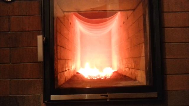 www..stove-shima.com Закладка дров догорела, пора убирать угли и золу и "укутывать" печь. смотреть онлайн