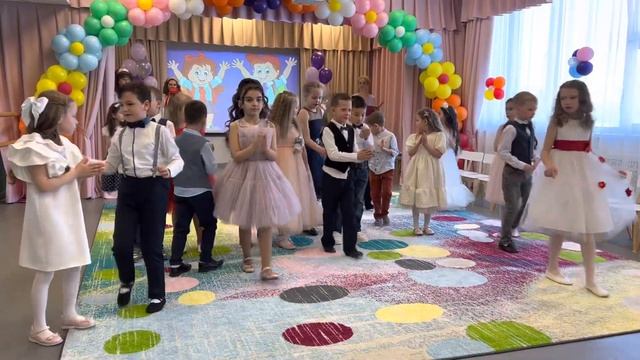 Песня «Праздник, празднуем с тобой» ДОУ смотреть онлайн
