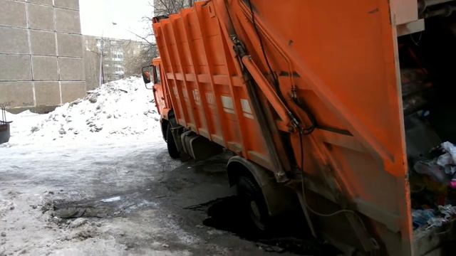 Мусорка провалилась смотреть онлайн