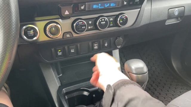 2017 Toyota Tacoma TRD Sport + Moonroof,NAV, tonneau cover Review | Island Ford смотреть онлайн