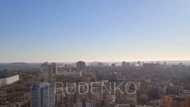 По центру Донецка бьют градами.mp4 смотреть онлайн