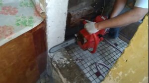 Режем бетон на балконе многоэтажки