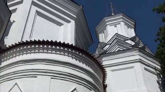 У храма.f4v смотреть онлайн