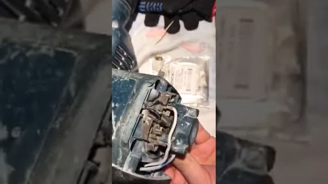 Замена щёток перфоратора Bosch GBH 4DFE. смотреть онлайн