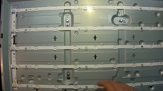 Ремонт телевизора Samsung UE32F5000AK. Часть 1. Разбор ЖК панели. смотреть онлайн