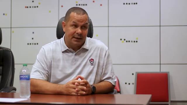Tony Gibson talks talent, health of NC State linebackers смотреть онлайн