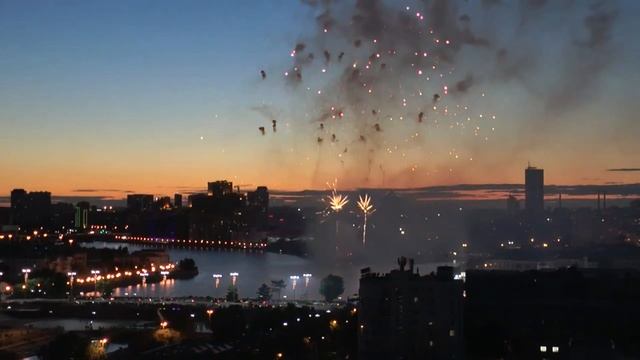 15. Екатеринбург. День победы. Салют. 24.06.2020..mp4 смотреть онлайн