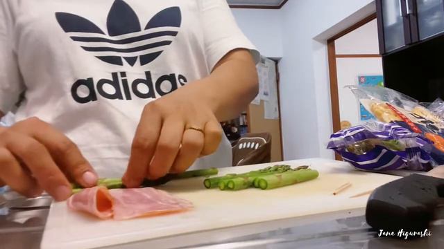 LIFE IN JAPAN: HOW TO COOK CHICKEN LOLLIPOP AND BACON ASPARAGUS + MAKING BENTO | JANE HIGURASHI смотреть онлайн