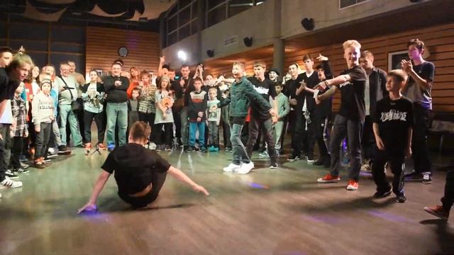 Разборочка The Breakoniers vs. The Keypers на зачетном концерте в Волнорезе 2017 смотреть онлайн