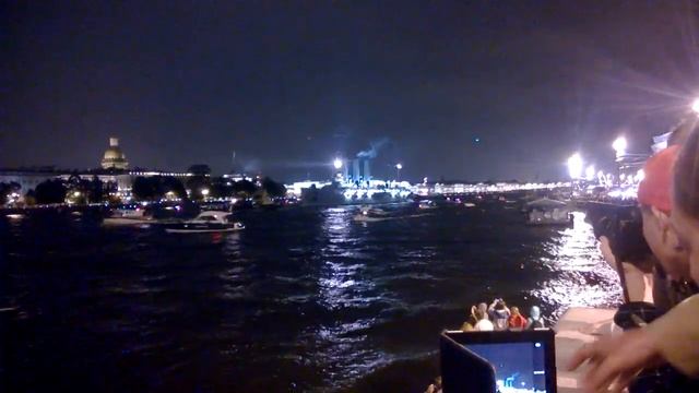 Крейсер "Аврора" проходит через Дворцовый мост. 16.07.2016 смотреть онлайн