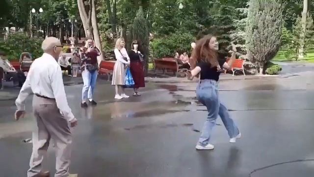 АЙ ЯЙ ЯЙ ДЕВЧОНКА смотреть онлайн