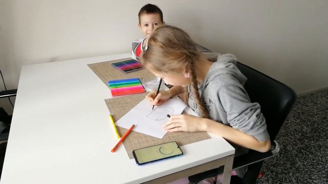 ПЯТЮНЯ ЧЕЛЛЕНДЖ Отгадай Рисунок по ЛАДОНИ смотреть онлайн