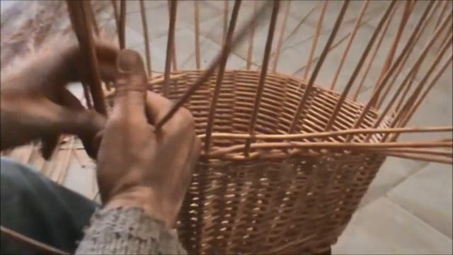 KOŠÍKÁŘSKÁ ŠKOLA KOŠÍKÁŘE KRÁLE - pletení oválného (nákupního) koše смотреть онлайн