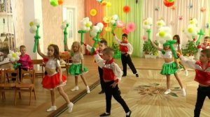 Танец Подарок для мамы (с большими ромашками из шаров) д/с №15 Одесса