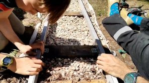 Строим железную дорогу на даче! | Укладка 11,5 метров путей на дачной железной дороге