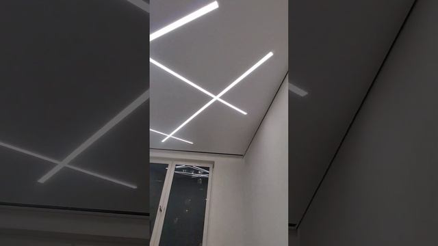 Натяжной потолок. Скрытый карниз Lumfer SK01, световые линии Flaxy Line смотреть онлайн