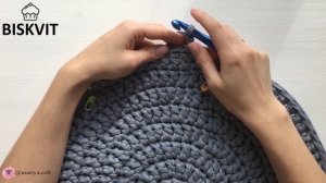 Вяжем коврик крючком из трикотажной пряжи | коврик-лапка