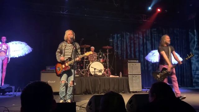 Nirvana cover band was awesome￼ смотреть онлайн