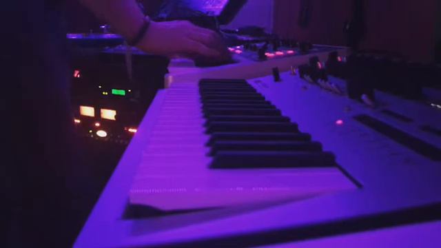 Dual Synths - Korg Minilogue and Roland Gaia смотреть онлайн