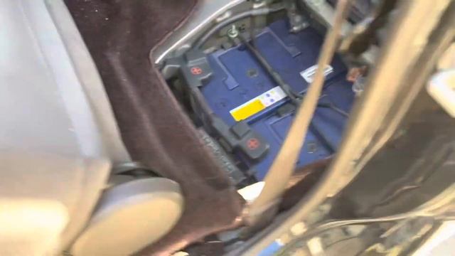 Where is the Battery located in a Hiace? смотреть онлайн