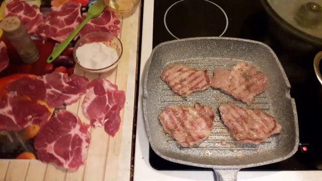 СТЕЙКИ СВИНЫЕ НА СКОВОРОДЕ-ГРИЛЬ ROYAL KÜCHEN ИЗ МАГАЗИНА МАГНИТ. смотреть онлайн