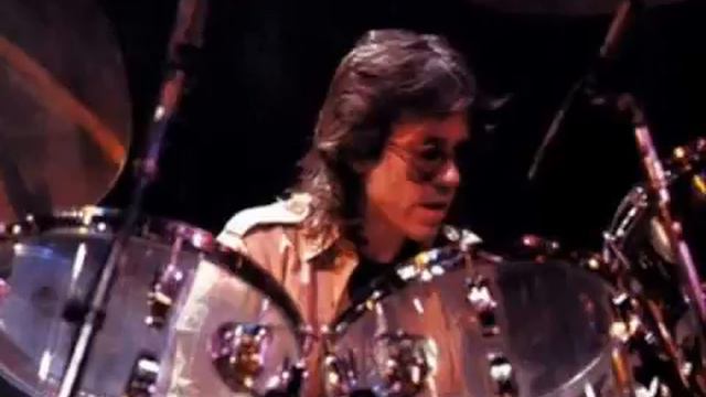 Jeff Porcaro & Steve Lukather Jimmy Johnson Lenny Castro Greg Mathieson - The Spud Shuffle смотреть онлайн