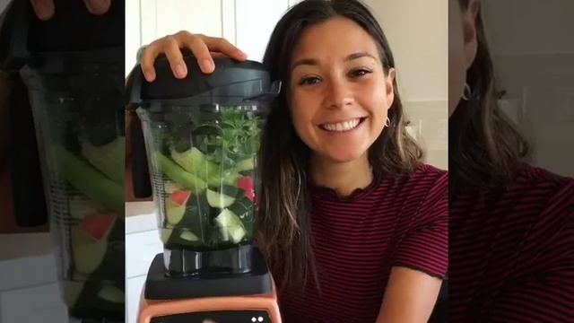 Простой способ сделать зелёный коктейль смотреть онлайн