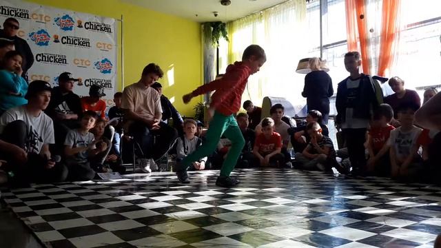Chicken Battle Kids 4-8 лет Турбо Рамазан - Амир смотреть онлайн