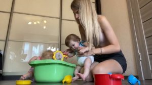 Есения и Тобиах играют в бассейне | Игры с детьми | Play with reborn baby | Play with dolls
