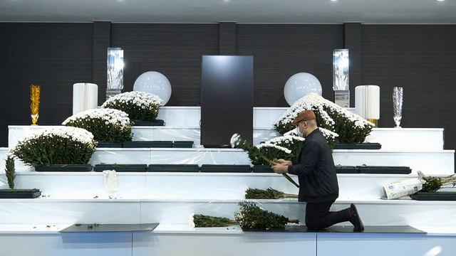 japan work culture documentary 葬儀・家族葬。生花祭壇 挿し方 作り方 デザイン 日本発祥の花祭壇を世界に広めたい！#花 #日本 #文化 #芸術 Floristry смотреть онлайн