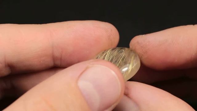 Кварц рутиловый "Золотая метель", овальный кабошон (Rutilated quartz) смотреть онлайн
