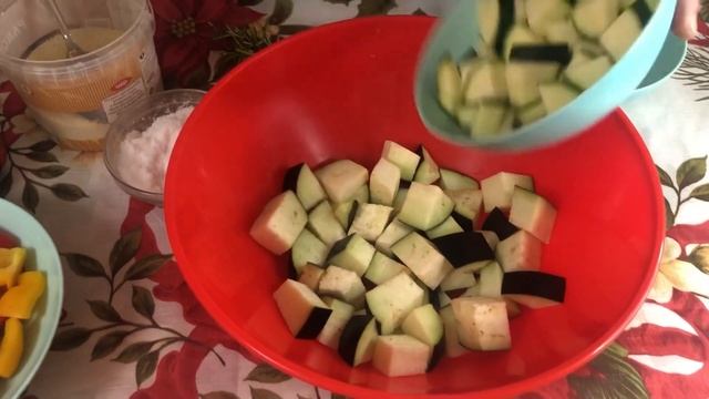 Куриная грудка с овощами в духовке