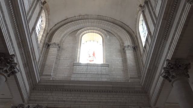► Cathédrale Notre-Dame de l'Assomption et de Saint-Vaast à Arras (Pas-de-Calais) смотреть онлайн