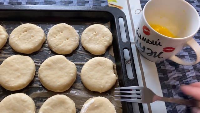 Выпекаю/в детстве мы их называли»Сухарики»😉Что-то дымом пахнет🤔Огурчики пятиминутка👍 смотреть онлайн