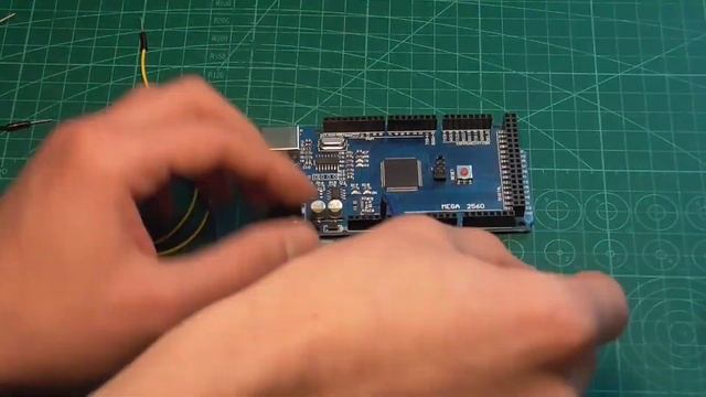 Использование Arduino Uno в качестве программатора| Пелектроника 2.0 смотреть онлайн
