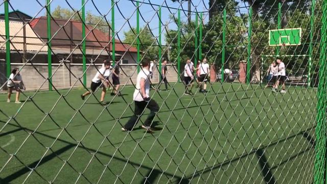 Как НЕ надо играть в футбол часть 1 смотреть онлайн