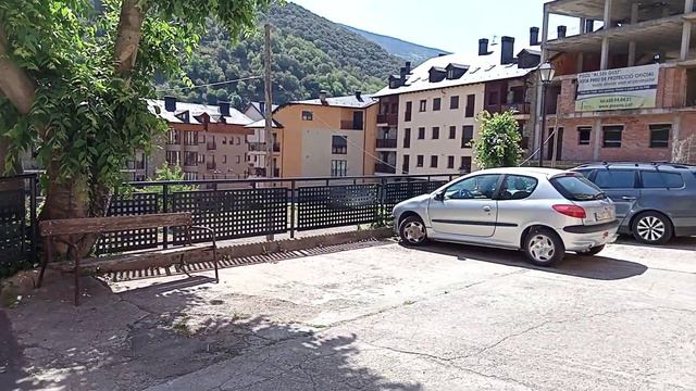 Es ven pis de dos dormitoris a zona alta de Sort. (Vista exterior) смотреть онлайн