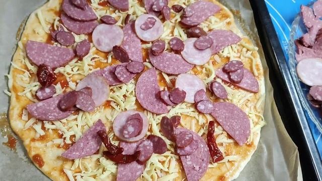 ВКУСНЕЙШАЯ ПИЦЦА С ХАЛАПЕНЬО И ВЯЛЕНЫМ ТОМАТОМ смотреть онлайн