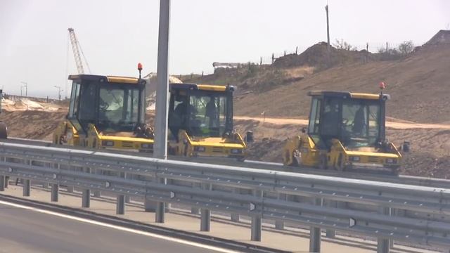 Парад катков выезд-заезд на Керченский мост.3 слой асфальтобетона