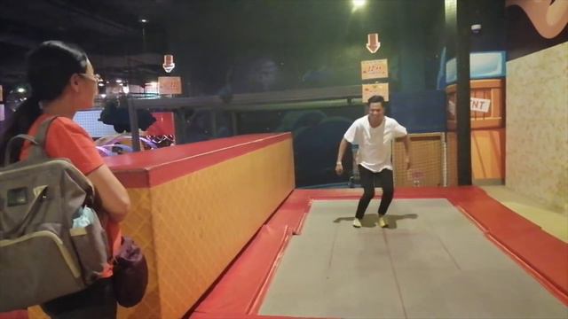 Daphne and Liam at Angry Birds Activity Park Malaysia смотреть онлайн