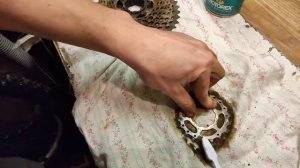 Как просто и быстро очистить звезды кассеты велосипеда.