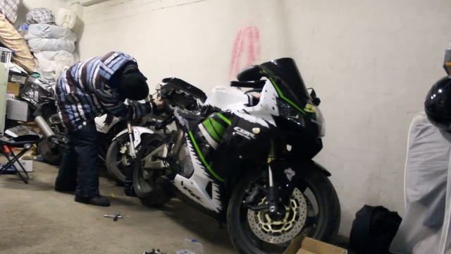 Поставил новый пластик на Honda CBR600RR смотреть онлайн